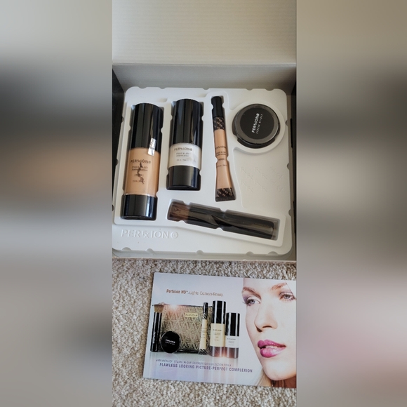 Perfexion Studio Hi-Def Complexion Collection - Picture 3 of 7